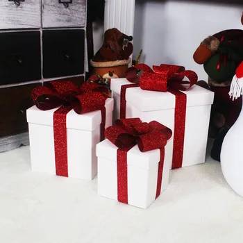 Vánoční dárek dodávky balení dárků, bílé dárkové tašky, dárkové krabice dekorace, Vánoční strom dekorace okna scény