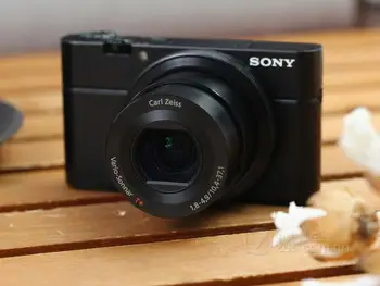 POUŽÍVÁ Sony RX100 20,2 MP Prémiový Kompaktní Digitální Fotoaparát w/ 1-palcový snímač, 28-100mm ZEISS objektiv se zoomem, 3