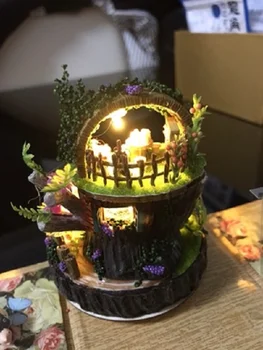 Lesní Dřevěné Totoro DIY Doll House bytové Dekorace Ruční výroba Karikatura Kit Miniaturní Doma Kompletace Hraček, Domeček pro panenky, Dar, Hračka