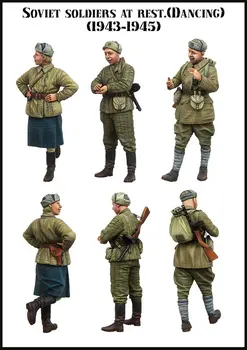 1/35, Sovětští vojáci v klidu (1943 - 1945), Pryskyřice Model Vojáka GK, Světové Války, vojenské téma, v Nesmontovaném stavu a bez nátěru kit