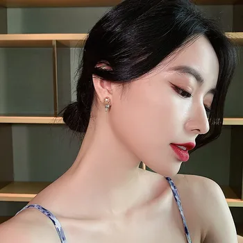 Jižní Korea je nový design, módní šperky vynikající mědí vykládané zirkony kreativní rybí ocas elegantní pearl ženy náušnice