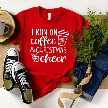 Jsem Běžet na Kávu a Vánoční Náladu Tričko Vtipné Vánoční Tričko Santa Holiday Party Tee Vintage Ženy Topy